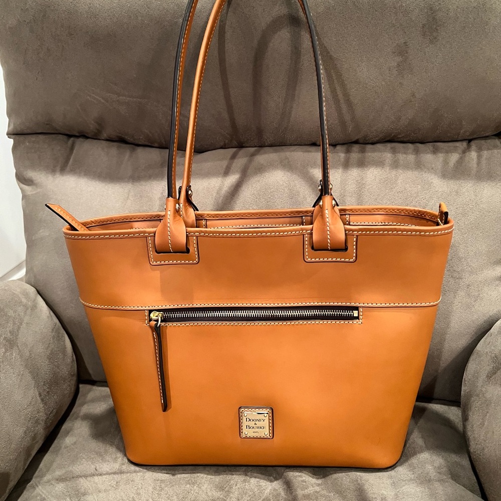 Dooney & Bourke Beacon zip tote